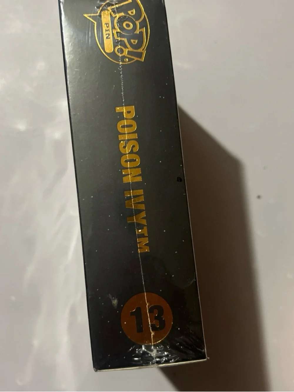 DC Comics Bombshells Poison Ivy Enamel Pin - Green & Orange Hair - Picture 4 of 7